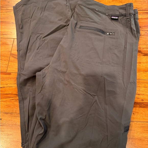 Patagonia Women’s Charcoal Cargo Pants - Picture 2 of 3